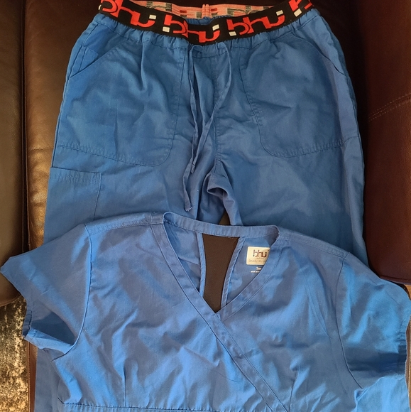 Women's medium scrubs 4 pair - Picture 3 of 8